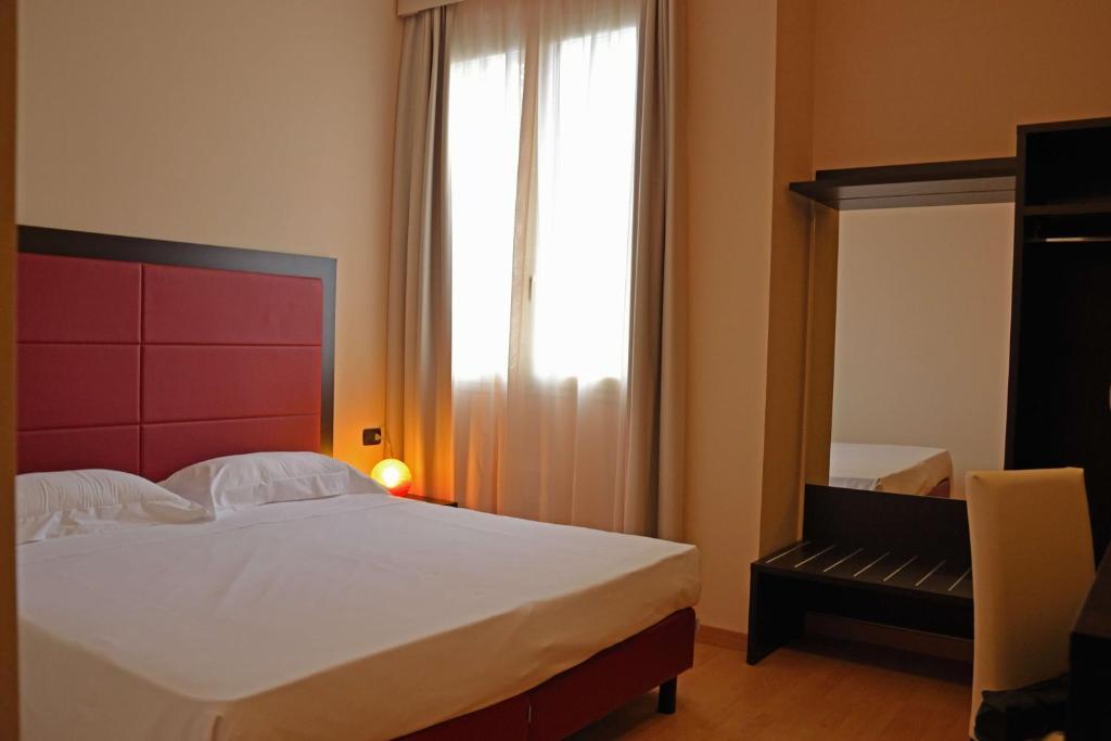 Hotel Motel Galaxy Reggio Emilia Ruang foto
